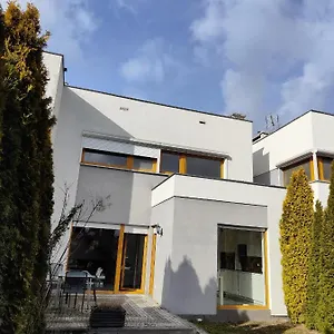 https://dom-dabrowka-poznan.poznan-hotels.com